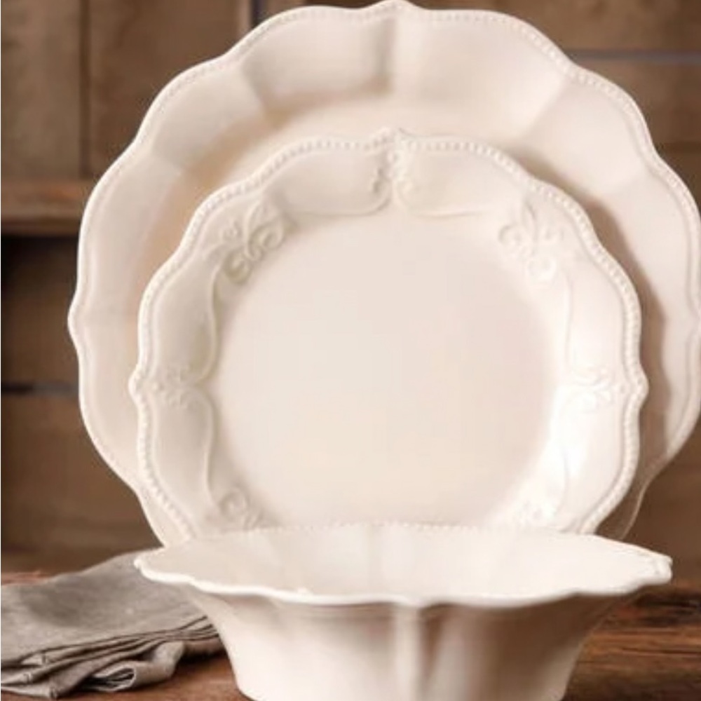 Elegant Cream Dinnerware Set